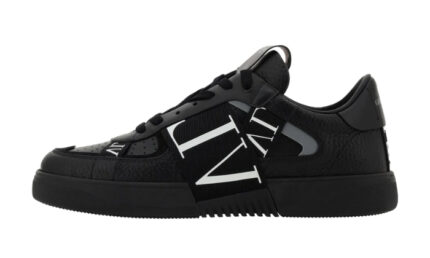 Sneakers stringate a punta tonda nere