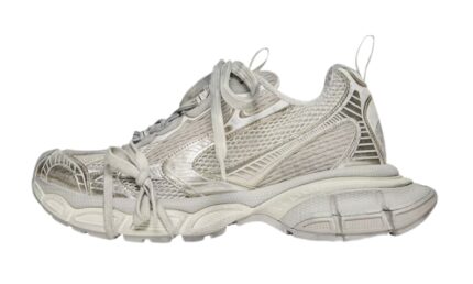 Trainers in Off White